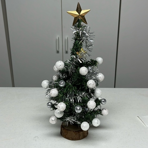 Mini Decorated Christmas Tree - Picture 1 of 11